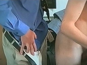 Dokter neukt mannen kontje