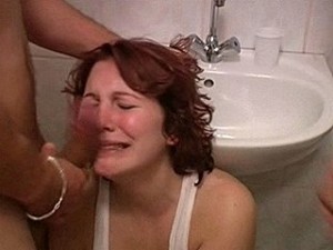 Oma laat haar behaarde kut volspuiten